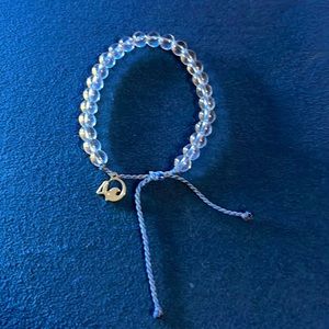 Adjustable glass bracelet